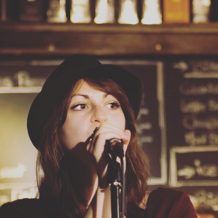 chanteuse funérailles enterrement